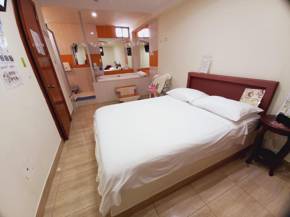 קיטו Hostal Oro Orense מראה חיצוני תמונה