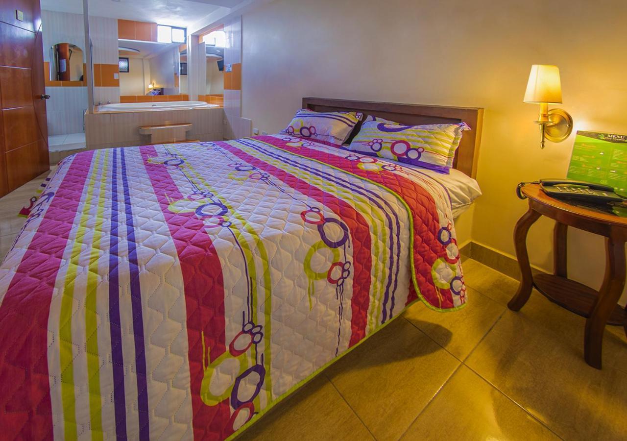 קיטו Hostal Oro Orense מראה חיצוני תמונה